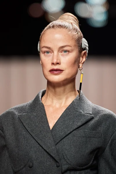 Look 18